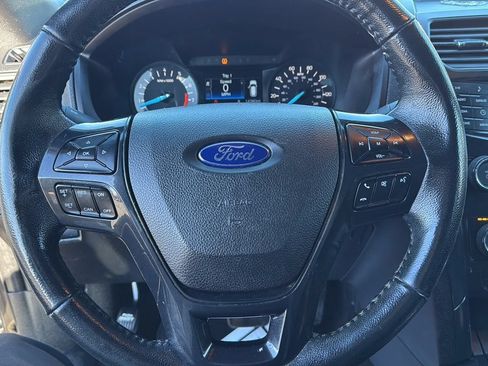 Used 2018 Ford Explorer XLT AWD/4WD image 17