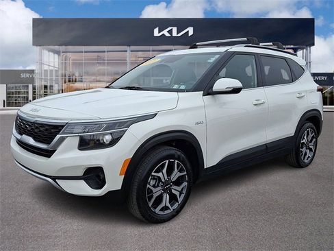 Certified 2023 Kia Seltos EX image 3