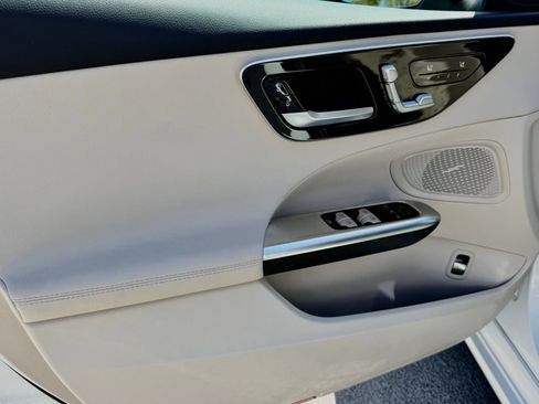 Used 2024 Mercedes-Benz C 300 Sedan image 22