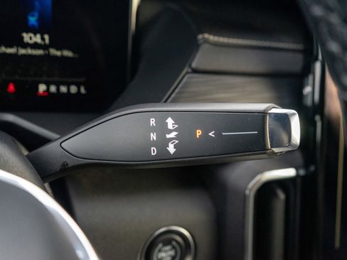 Used 2024 GMC Acadia Elevation image 24