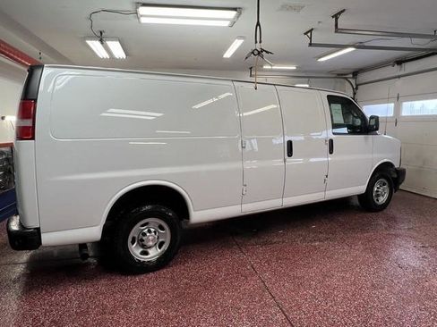 Used 2017 Chevrolet Express 2500 Extended image 3
