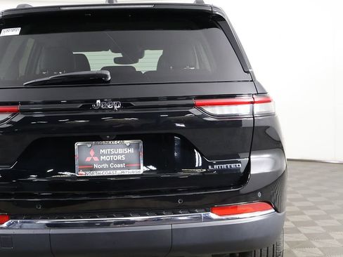 Used 2023 Jeep Grand Cherokee Limited AWD/4WD image 17