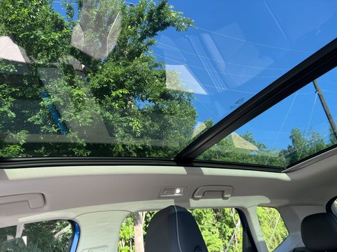 Certified 2023 Volkswagen Taos SE w/ Panoramic Sunroof Package FWD image 25