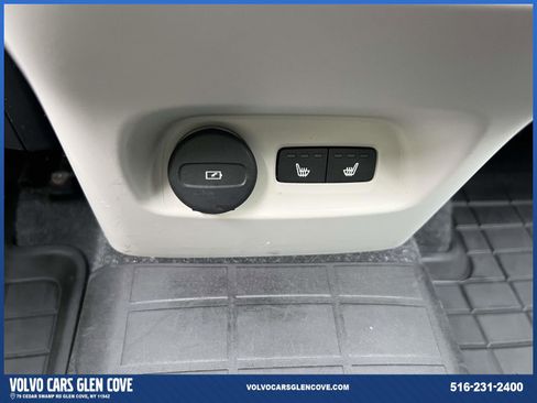 Used 2021 Volvo XC40 T5 Momentum w/ Premium Package AWD/4WD image 12