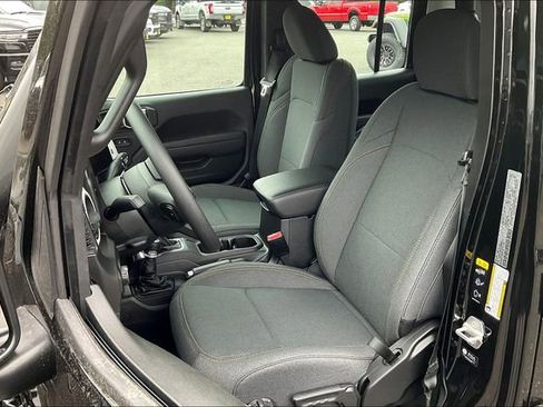 New 2025 Jeep Gladiator Sport image 9