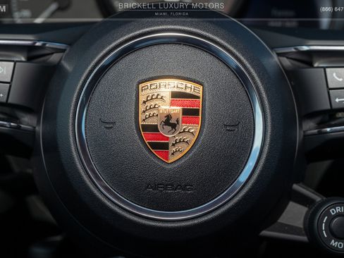 Used 2024 Porsche Macan image 36