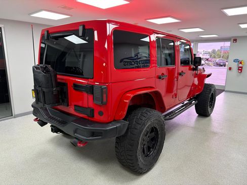 Used 2017 Jeep Wrangler Unlimited Rubicon AWD/4WD image 3