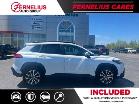 Used 2023 Toyota Corolla Cross XLE w/ Convenience Package AWD/4WD image 5