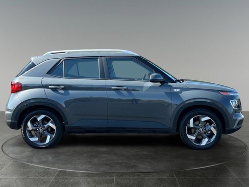 Certified 2025 Hyundai Venue SEL FWD image 10