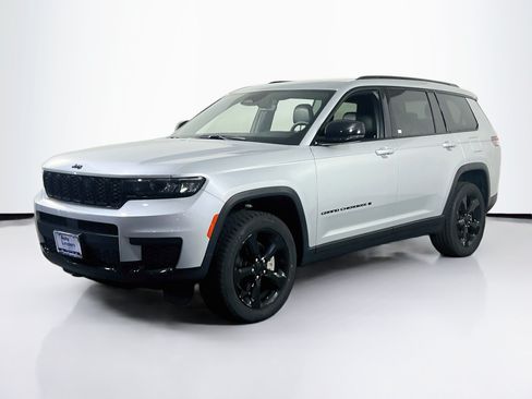 Used 2023 Jeep Grand Cherokee L Laredo AWD/4WD image 1