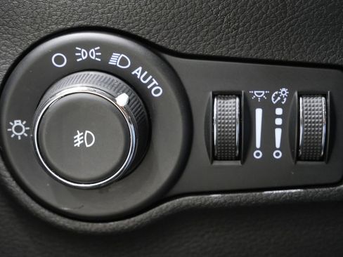 Used 2022 Jeep Compass Trailhawk w/ Sun and Sound Group AWD/4WD image 15