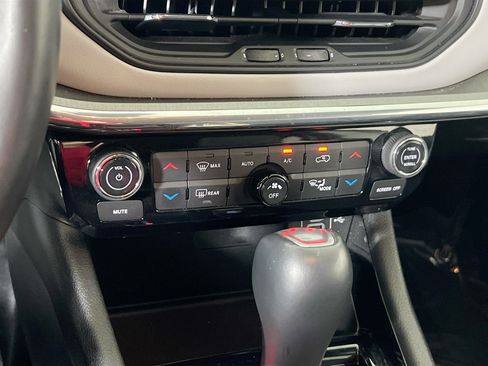 Used 2022 Jeep Compass Limited image 15