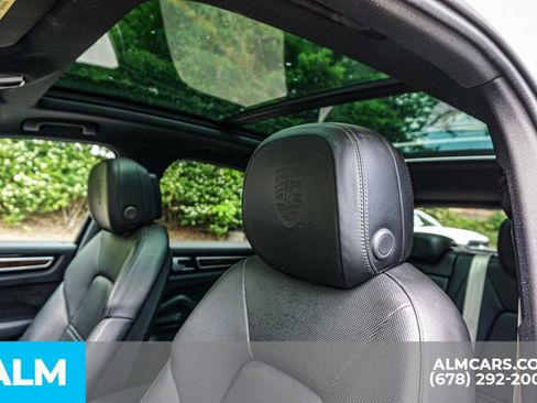 Used 2022 Porsche Cayenne Platinum Edition AWD/4WD image 18