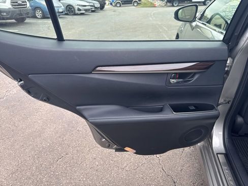 Used 2016 Lexus ES 300h w/ Luxury Package w/Wood Trim image 45