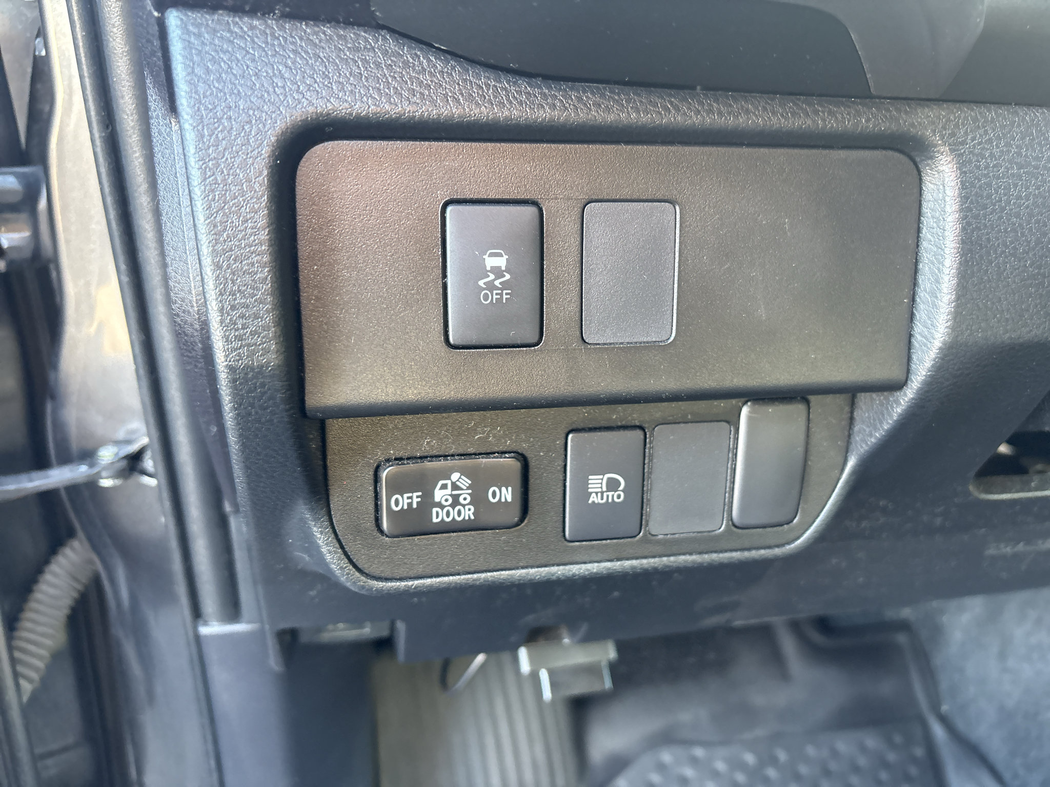 Used 2020 Toyota Tacoma SR5 AWD/4WD image 13
