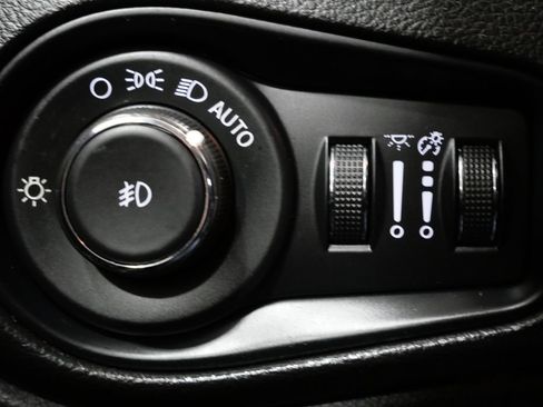 Used 2023 Jeep Renegade Altitude AWD/4WD image 14