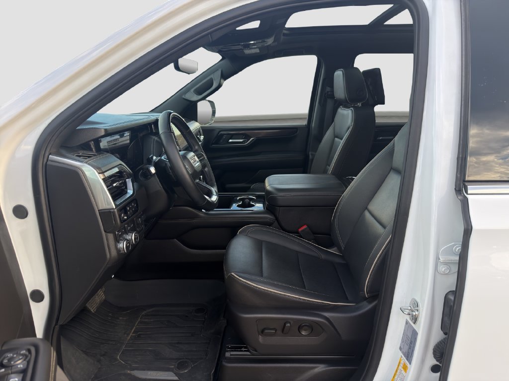 Used 2025 GMC Yukon Elevation w/ Elevation Premium Package AWD/4WD image 9