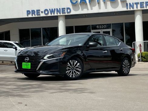 Used 2024 Nissan Altima 2.5 SV image 1