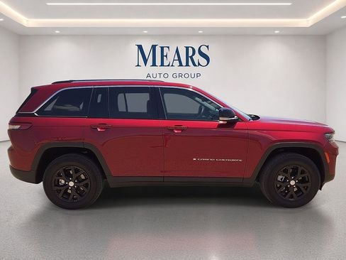 Used 2023 Jeep Grand Cherokee Limited w/ Trailer Tow Prep Group (B) AWD/4WD image 6