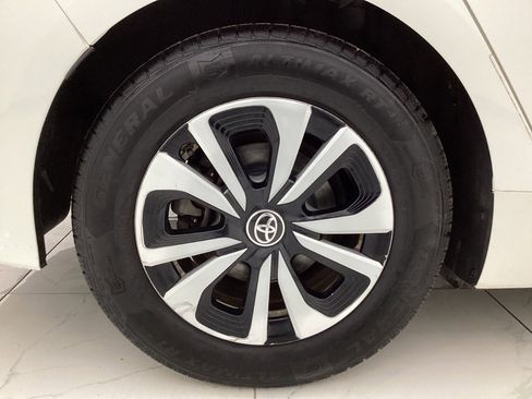 Used 2018 Toyota Prius Prime Premium image 43