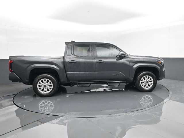Used 2024 Toyota Tacoma SR5 w/ SR5 Upgrade Package AWD/4WD image 4