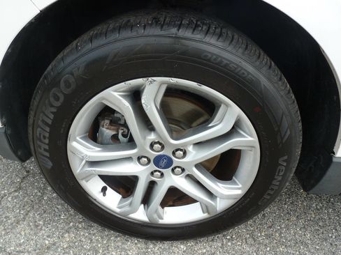 Used 2015 Ford Edge Titanium w/ Technology Package AWD/4WD image 14