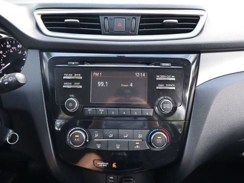 Used 2015 Nissan Rogue S AWD/4WD image 34