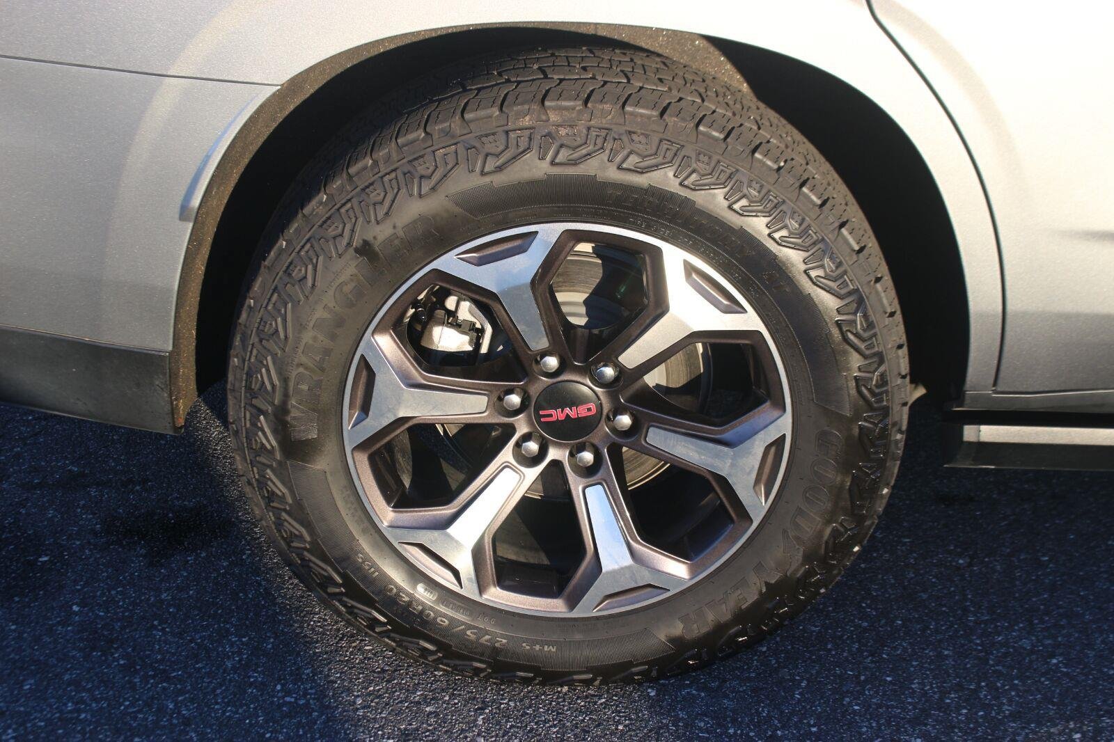 Used 2025 GMC Yukon AT4 Ultimate AWD/4WD image 44