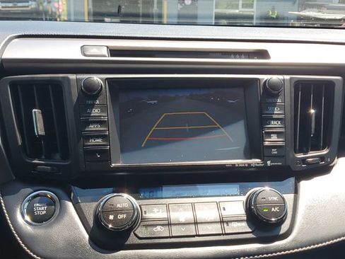 Used 2018 Toyota RAV4 Limited AWD/4WD image 29