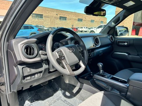 Used 2023 Toyota Tacoma TRD Off-Road image 10