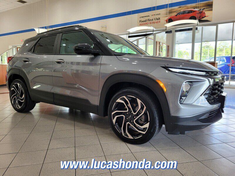 Used 2025 Chevrolet TrailBlazer RS w/ Convenience Package FWD image 3