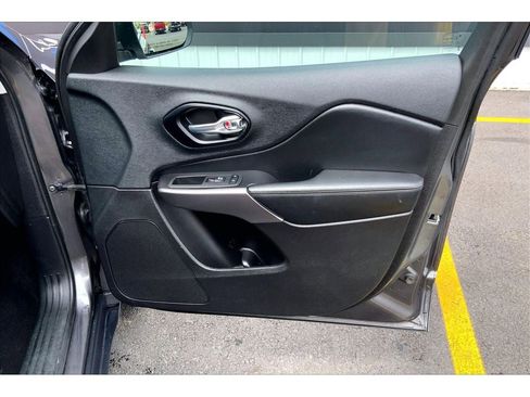 Used 2021 Jeep Cherokee Latitude Lux image 25