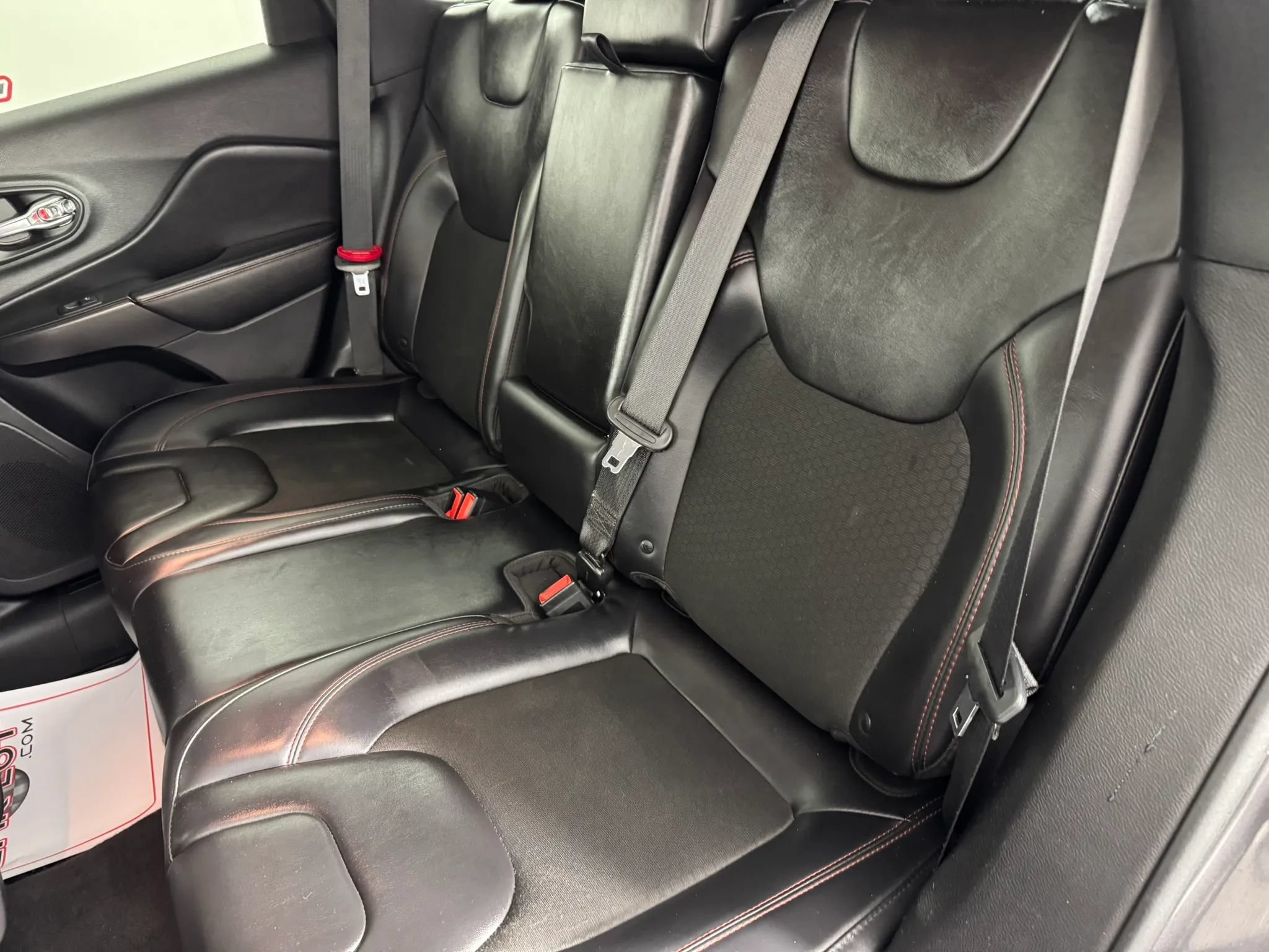 Used 2019 Jeep Cherokee Trailhawk AWD/4WD image 35