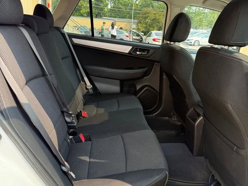 Used 2017 Subaru Outback 2.5i Premium image 13
