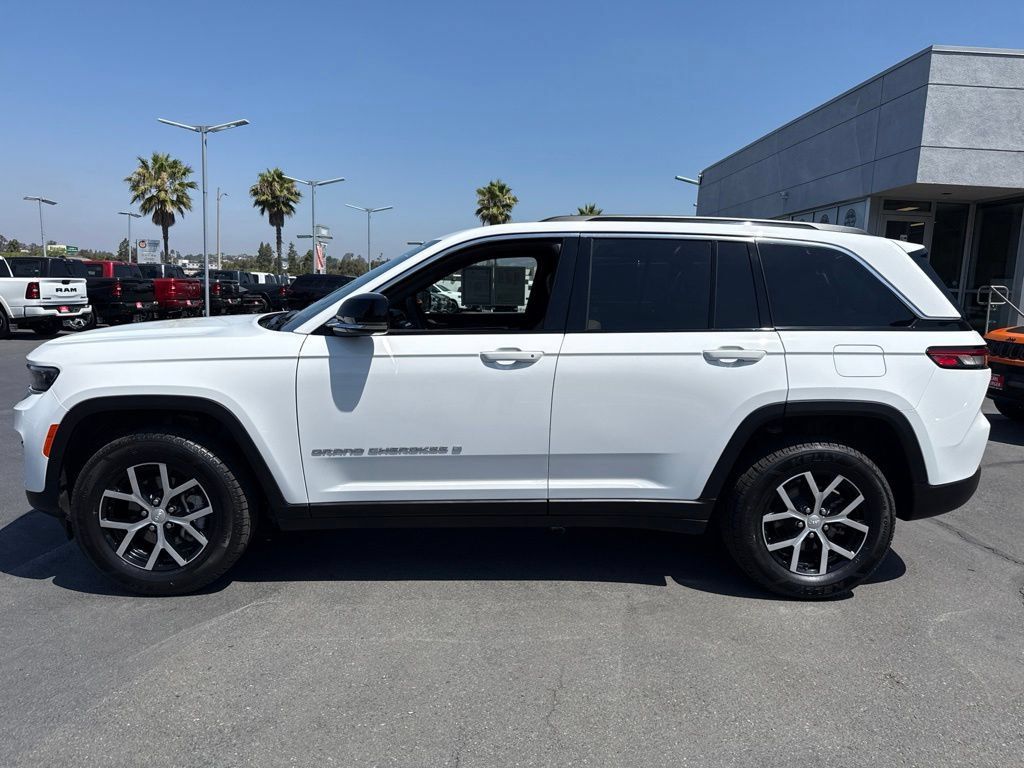 Certified 2025 Jeep Grand Cherokee Limited w/ Trailer Tow Package AWD/4WD image 4