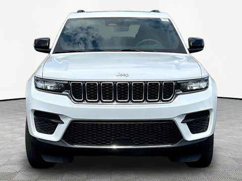 Used 2024 Jeep Grand Cherokee Laredo X w/ Luxury Tech Group I AWD/4WD image 2
