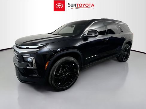 Used 2025 Chevrolet Traverse LT w/ Driver Confidence Package image 9