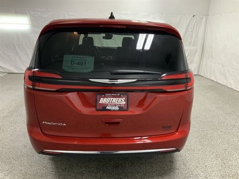 Used 2025 Chrysler Pacifica Select FWD image 7