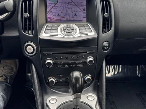 Used 2017 Nissan 370Z Coupe RWD image 21