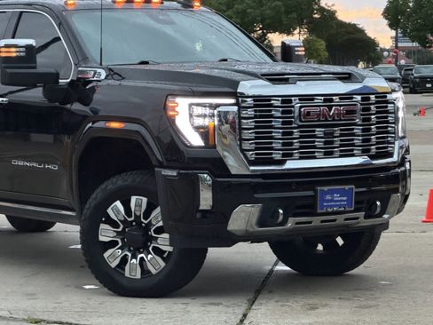 Used 2025 GMC Sierra 3500 Denali w/ Denali Reserve Package AWD/4WD image 2