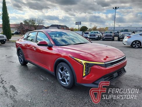 New 2025 Kia K4 LXS image 1