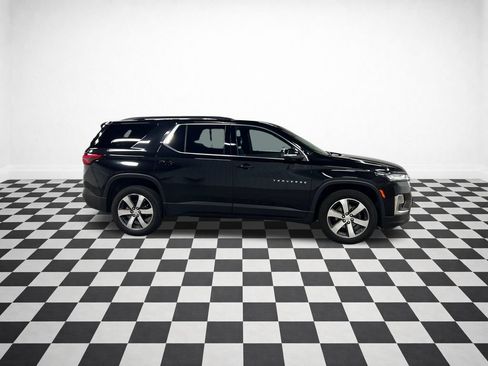 Used 2023 Chevrolet Traverse LT w/ LT Premium Package AWD/4WD image 2