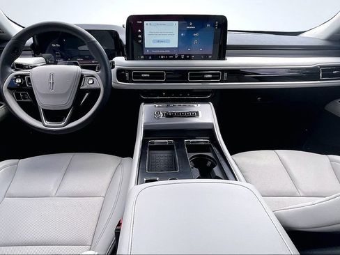 Used 2026 Lincoln Aviator AWD w/ Jet Appearance Package image 9