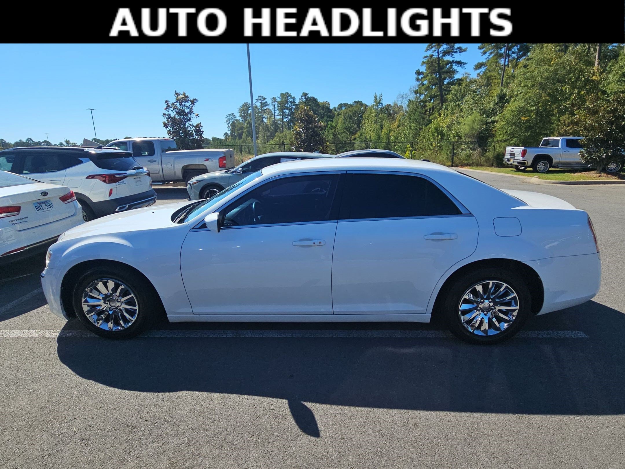 Used 2014 Chrysler 300 RWD image 4