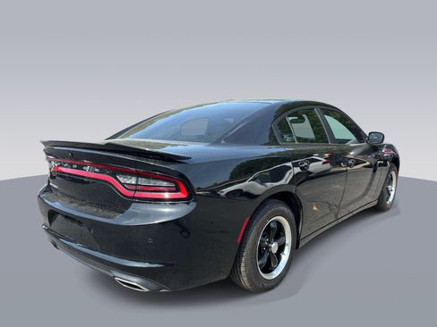 Used 2020 Dodge Charger SXT w/ Leather Interior Group RWD image 3