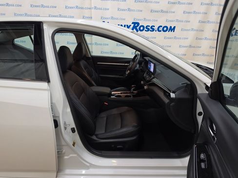 Used 2024 Nissan Altima 2.5 SR w/ SR Premium Package AWD/4WD image 13