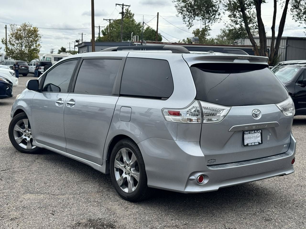 Used 2014 Toyota Sienna SE FWD image 5