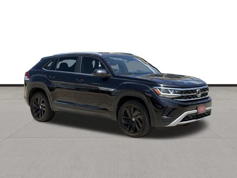 Used 2023 Volkswagen Atlas Cross Sport SE w/ Panoramic Sunroof Package FWD image 3