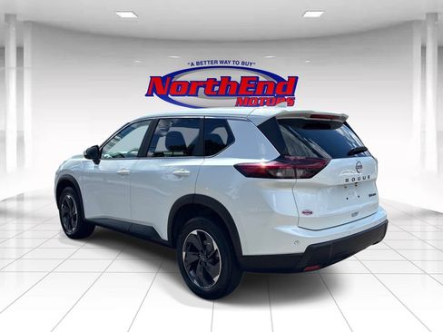 Used 2024 Nissan Rogue SV AWD/4WD image 5