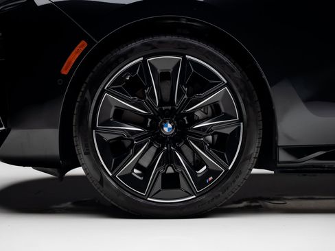 Used 2024 BMW i7 eDrive50 w/ M Sport Package image 20